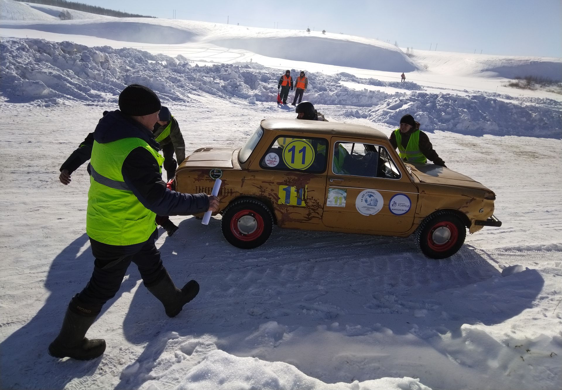 Лениногорскида запорожец автомобильләрендә ралли узышлар узды (+фото һәм видео)