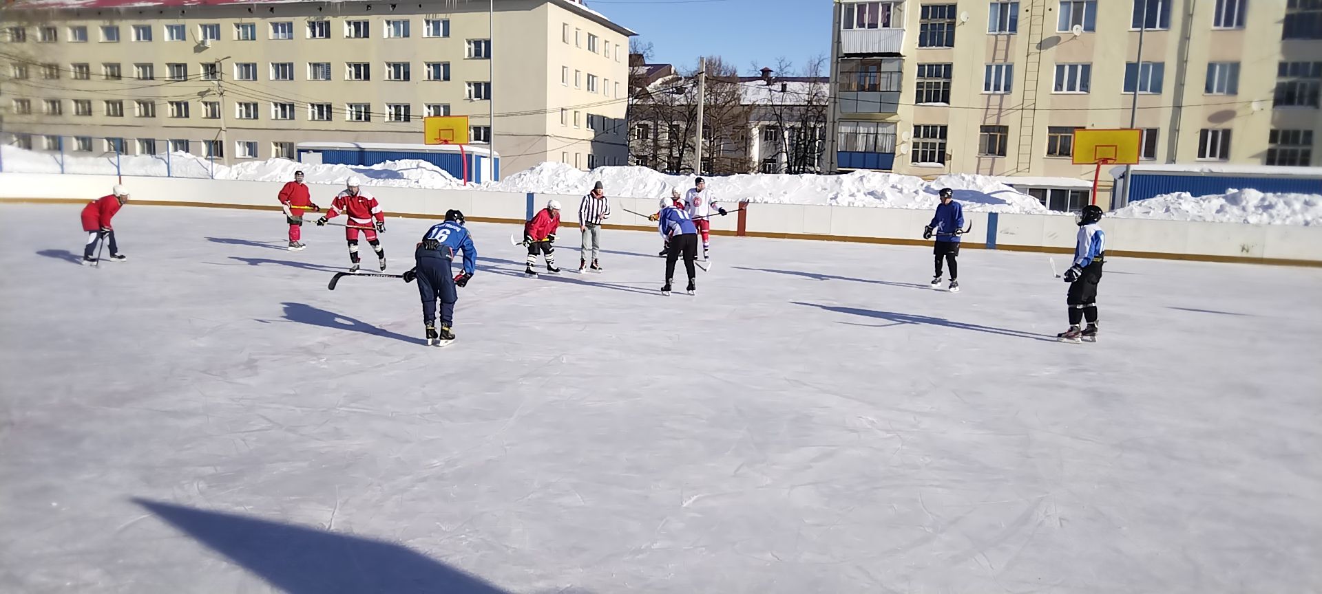 Лениногорскида авыл яшьләре хоккей уйнады (+фотолар)