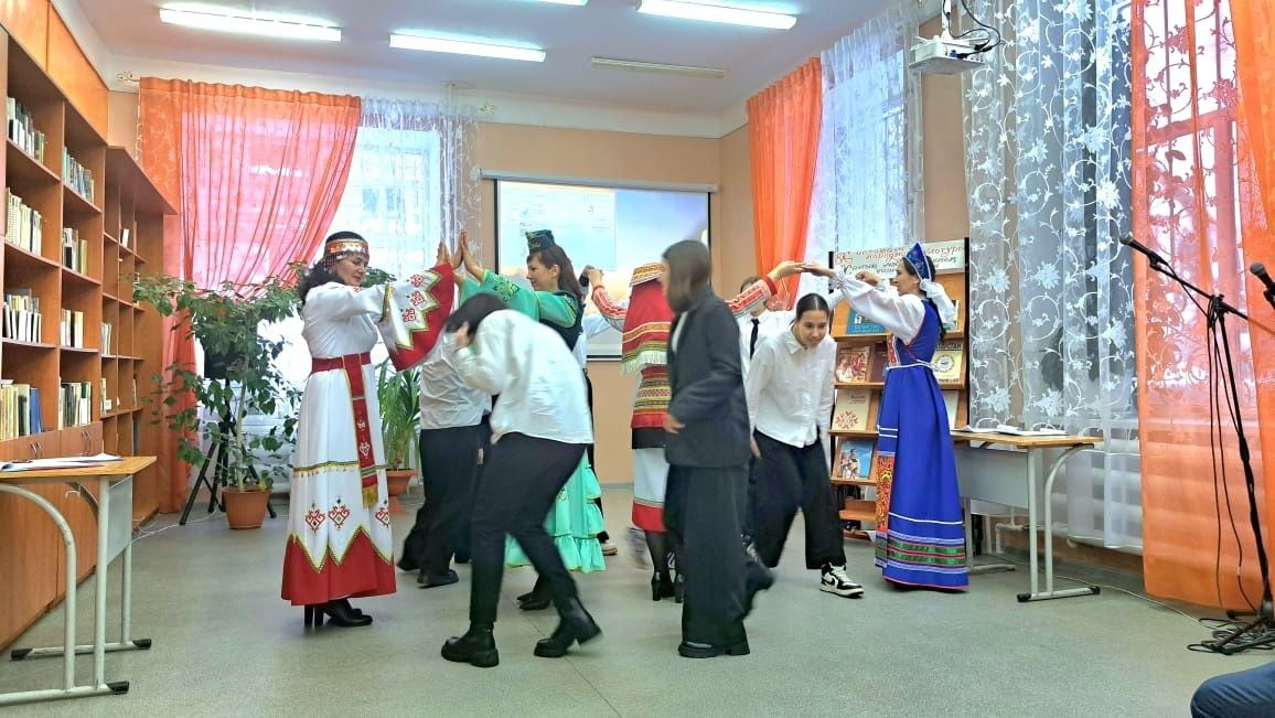 Лениногорск китапханәсендә «Халык уеннары» интеллектуаль уен узган (+фотолар)