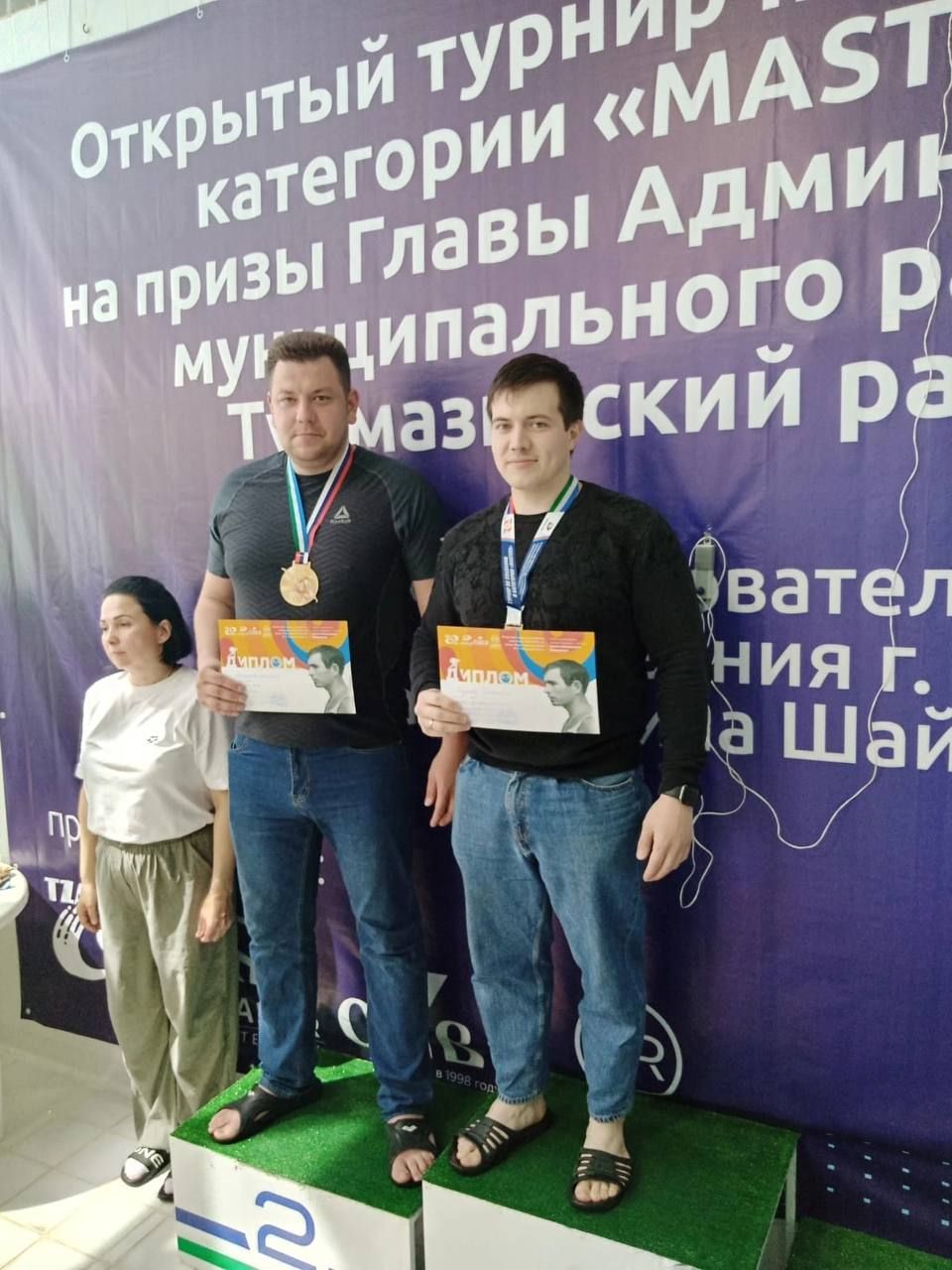 Лениногорскиның йөзү буенча тренерлары да сынатмый