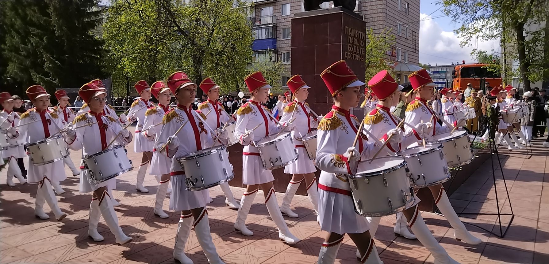 Лениногорскида үткән 9 май бәйрәменнән ФОТОРЕПОРТАЖ