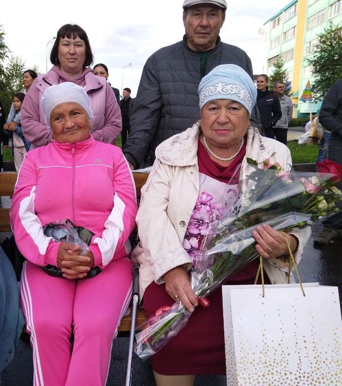 Лениногорскида үткән Ишегалды бәйрәмендә юбилярларны хөрмәтләделәр (+фотолар)