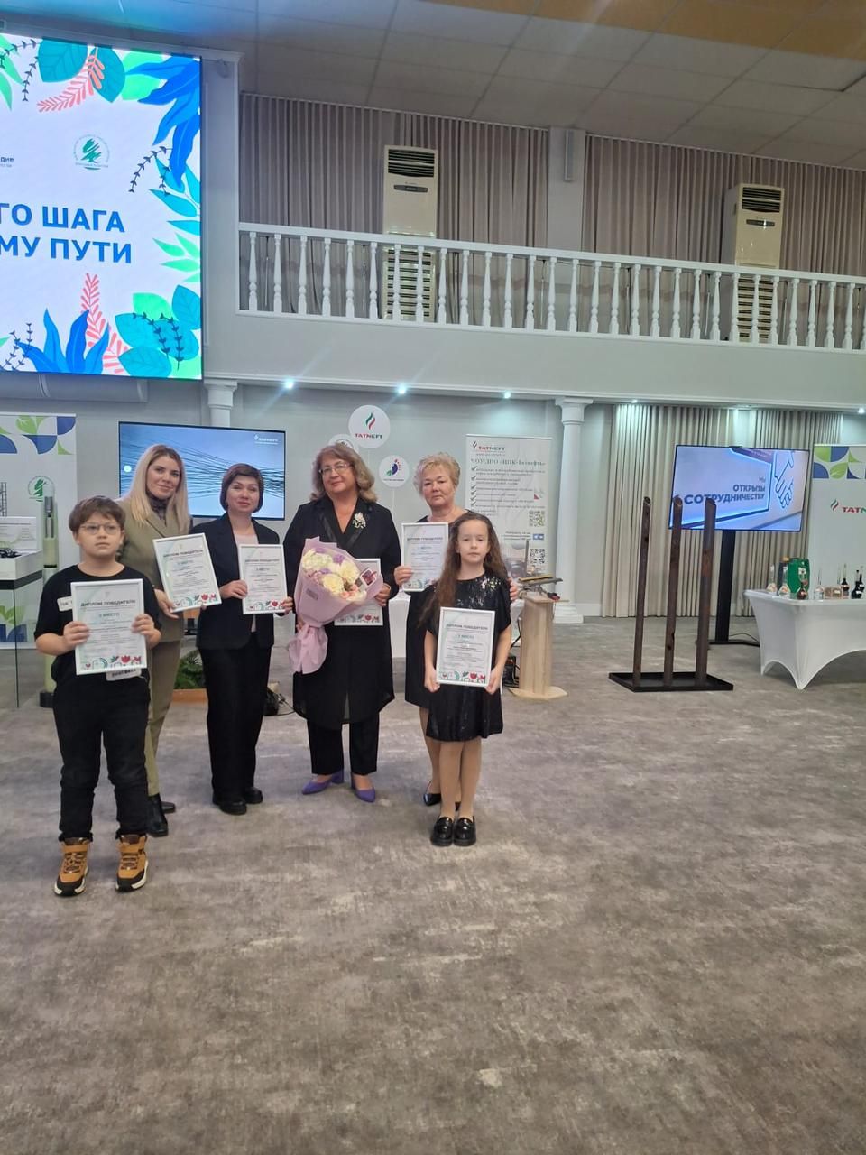 Лениногорскиның мәктәп укучылары чисталык өчен җиң сызганып тырышканнар