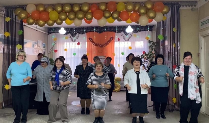 Яңа Иштирәк авылы мәдәният йортында  укытучылар бәйрәмен билгеләп үттеләр (+фотолар)