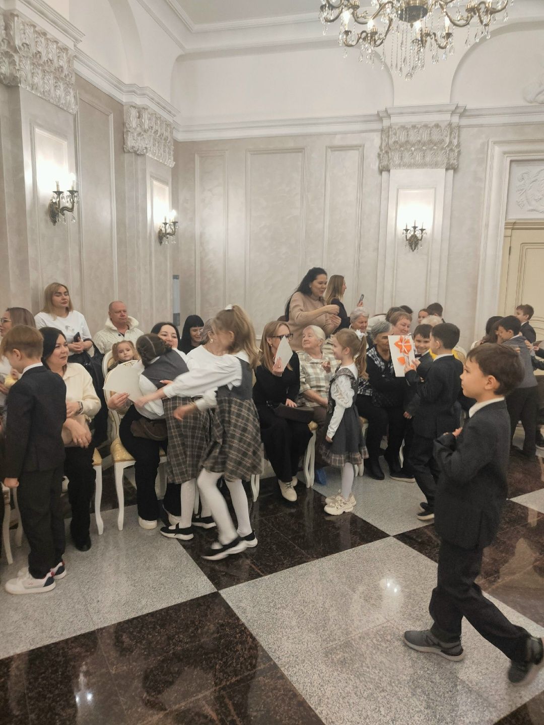 Лениногорск ЗАГС бүлегендә 7нче мәктәп укучыларының әниләре белән бәйрәм чарасы узды