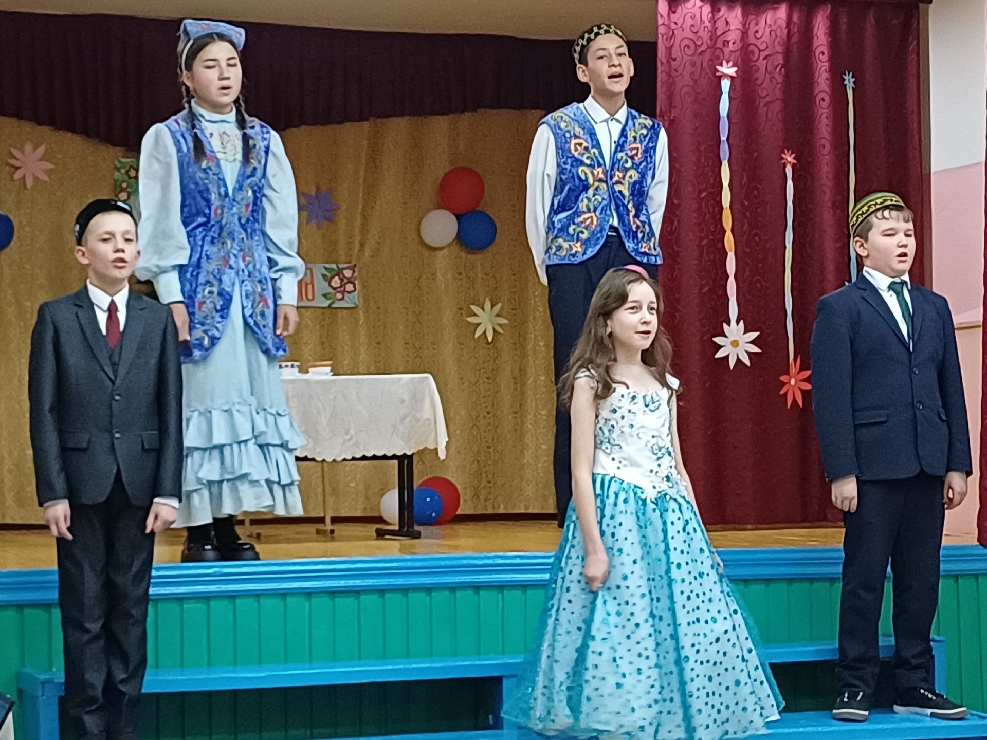 Түбән Чыршылы мәктәбендә узган чарада әниләр белән кыстыбый пешерү буенча мастер-класс күрсәткәннәр