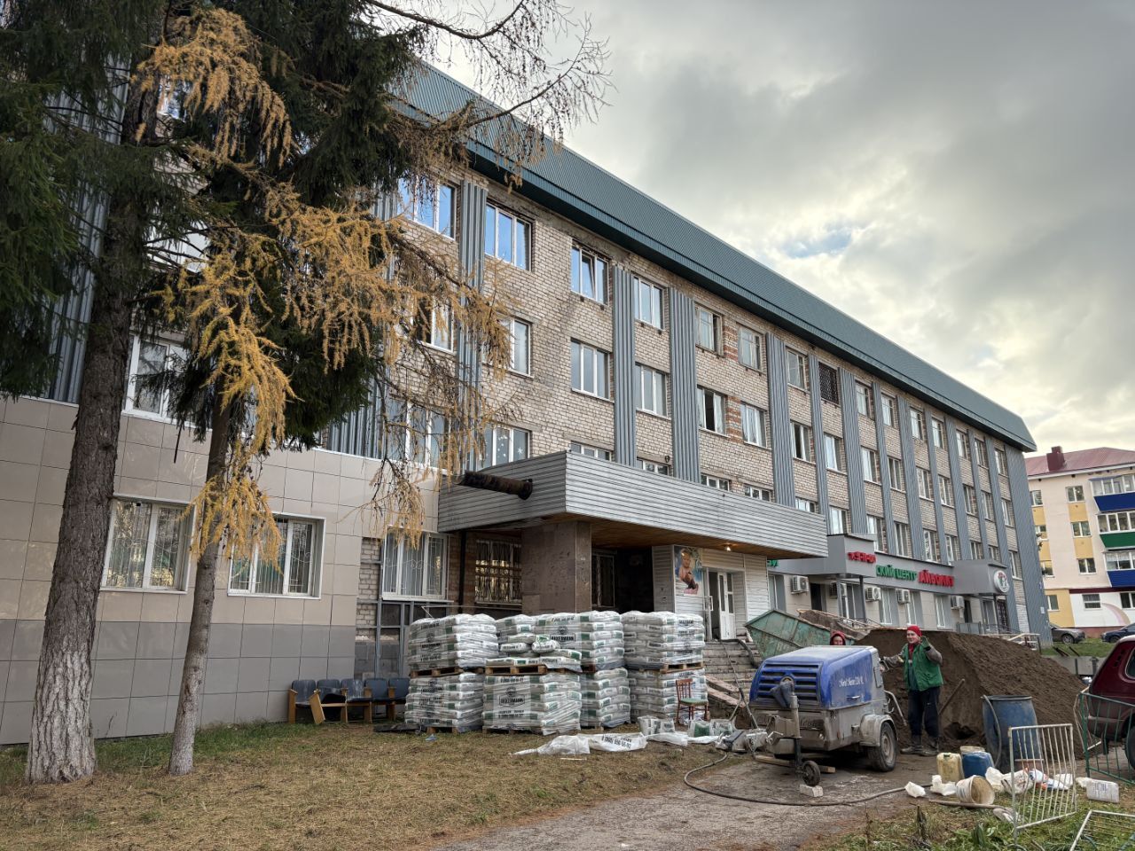 Лениногорскида элеккеге балалар поликлиникасы бинасын тулай торак итеп ремонтларга җыеналар
