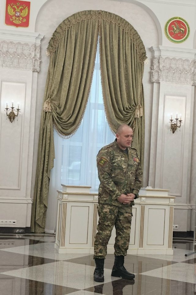 Лениногорск ЗАГС бүлегендә хәрби хәрәкәтләр ветераны белән мәктәп укучылары очрашты
