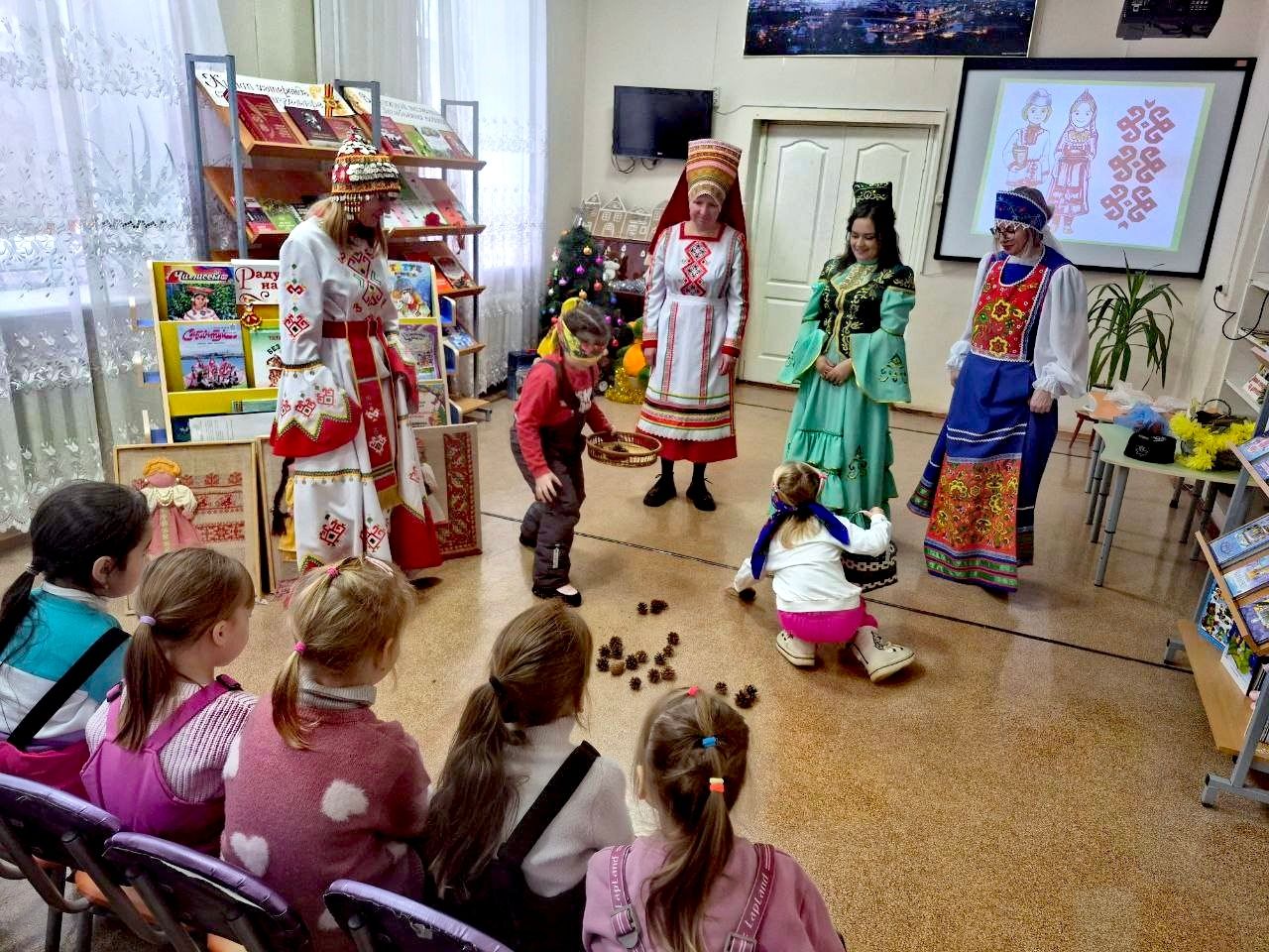 Лениногорск Балалар китапханәсе хезмәткәрләре нәниләр өчен мәдәният сәгате үткәрде