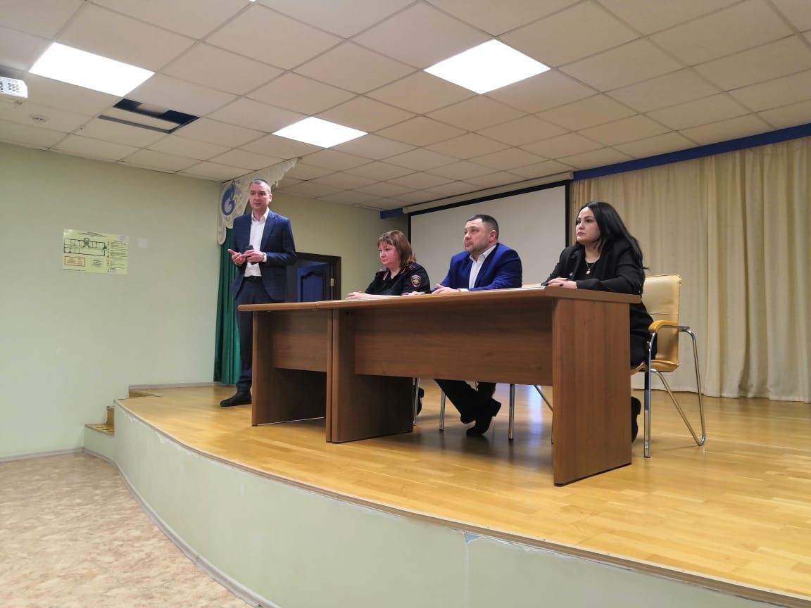 Лениногорскида юл иминлеге сагында торучылар шоферларны әңгәмәгә җыйды
