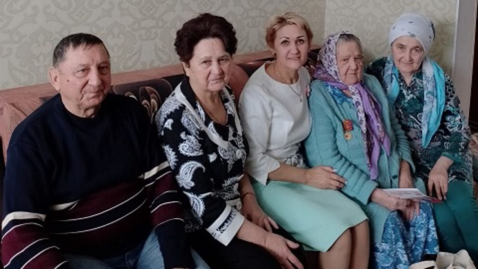 Бәйрәм көнендә якташыбыз Кәримә әби Бәдретдиновага Җиңүгә 80 ел юбилей медале тапшырдылар