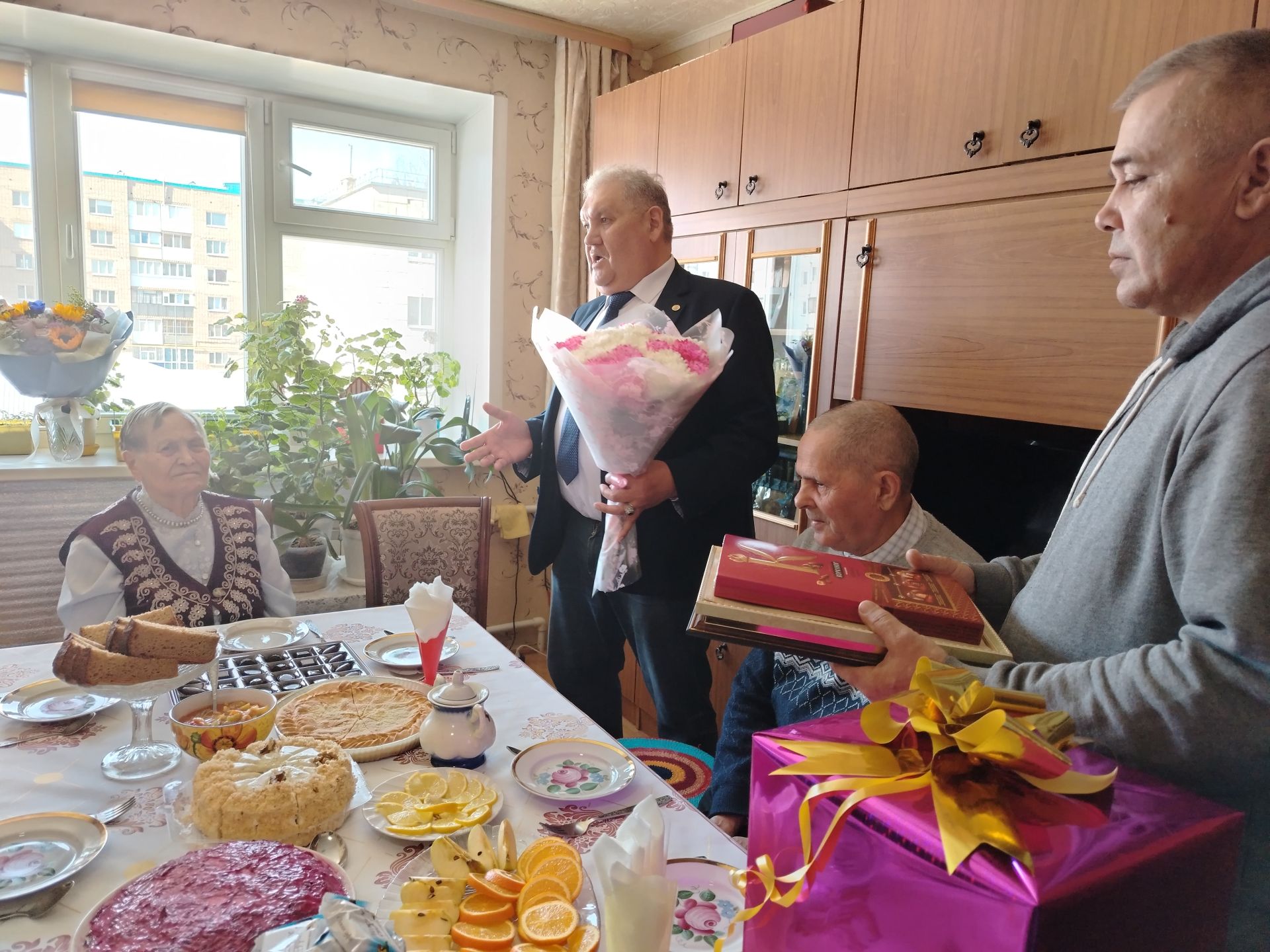Лениногорск ветеринария тармагы ветераны Мияссара Мортазина 90 яшен билгеләп үтте (+фотолар)