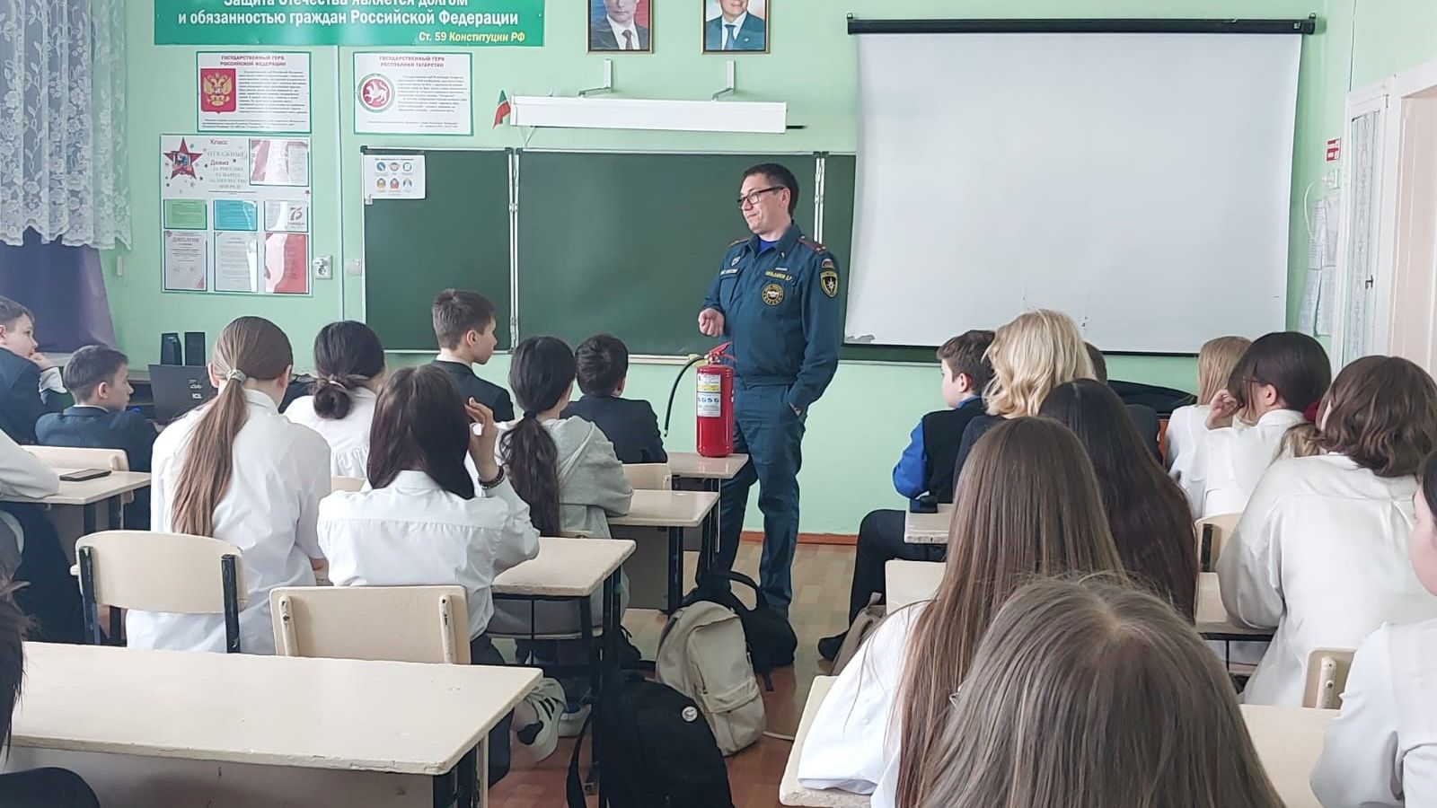 Лениногорскиның 5нче мәктәбендә янгын куркынычсызлыгы буенча дәрес үткәрелде
