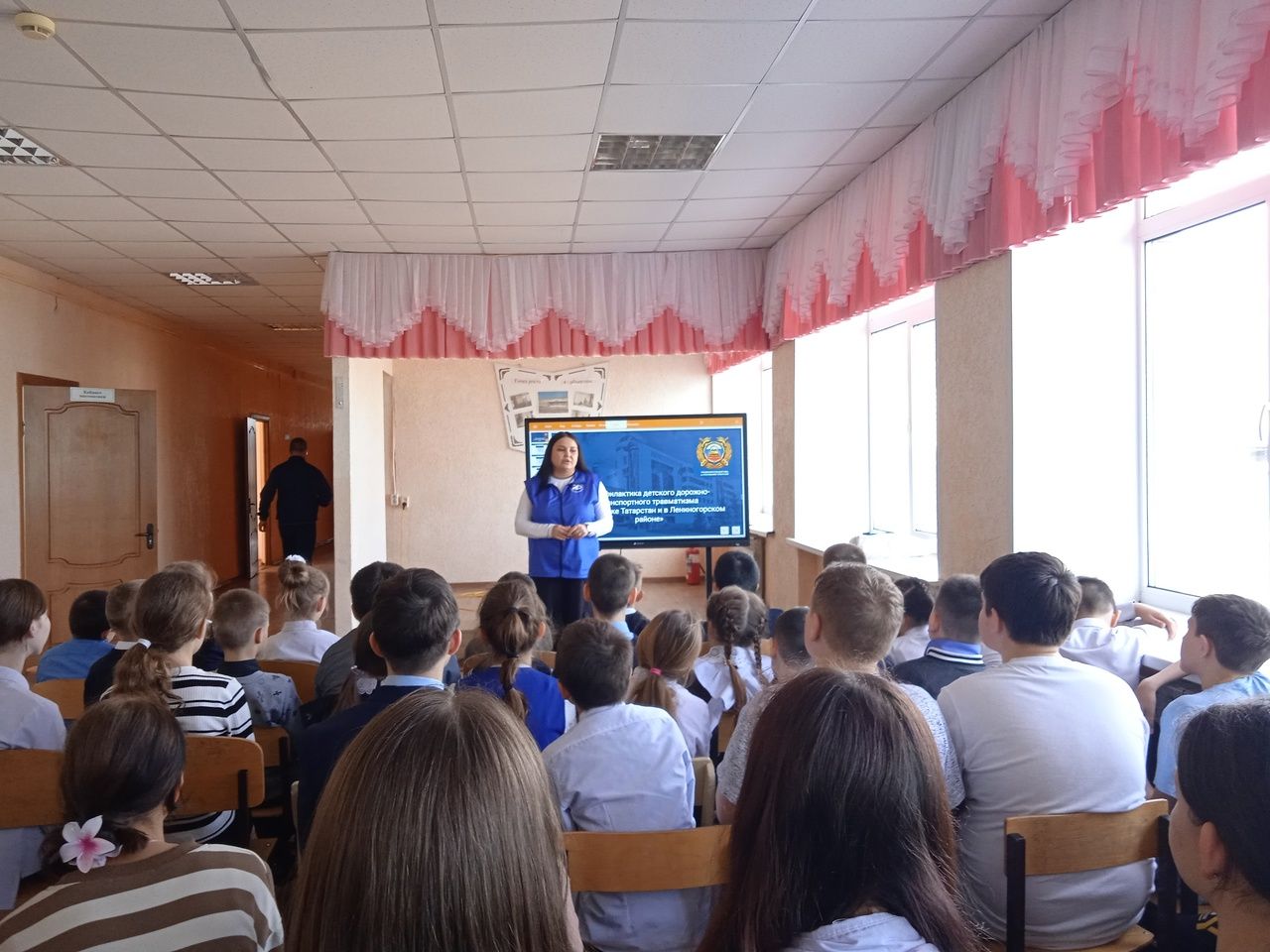 Иске Иштирәк мәктәбе укучылары белән  юл иминлеге хакында сөйләштеләр