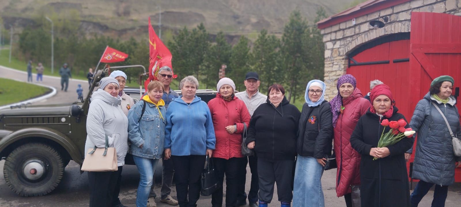 Лениногорскиның «Ярату һәм догалар белән»  волонтер төркеме хәрбиләргә булышуын дәвам итә