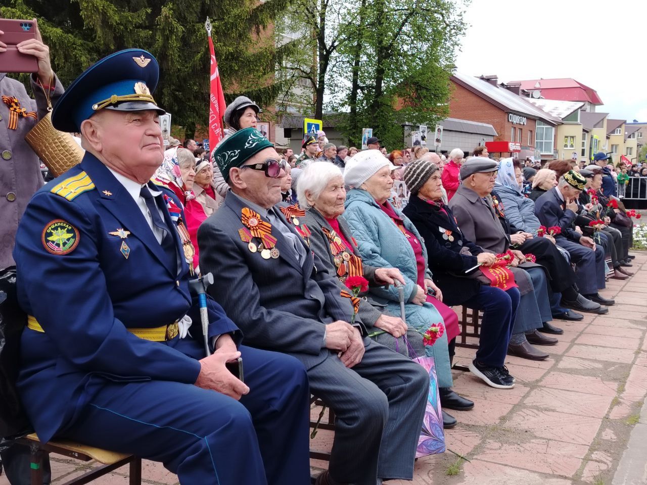 Җиңүчеләрнең дәвамчылары сугыш турындагы истәлеккә тугрылыклы