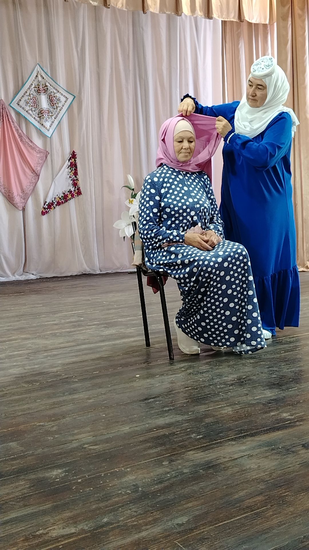 Куакбаш авылында милли-дини үзенчәлекләрне саклау юнәлешендәге “Яулык фазыйләте” чарасы тирә-күрше авыллардагы ак яулыклы апаларны да җыйды