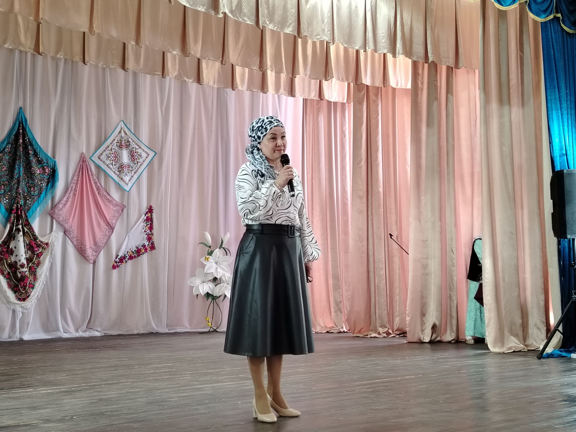 Куакбаш авылында милли-дини үзенчәлекләрне саклау юнәлешендәге “Яулык фазыйләте” чарасы тирә-күрше авыллардагы ак яулыклы апаларны да җыйды