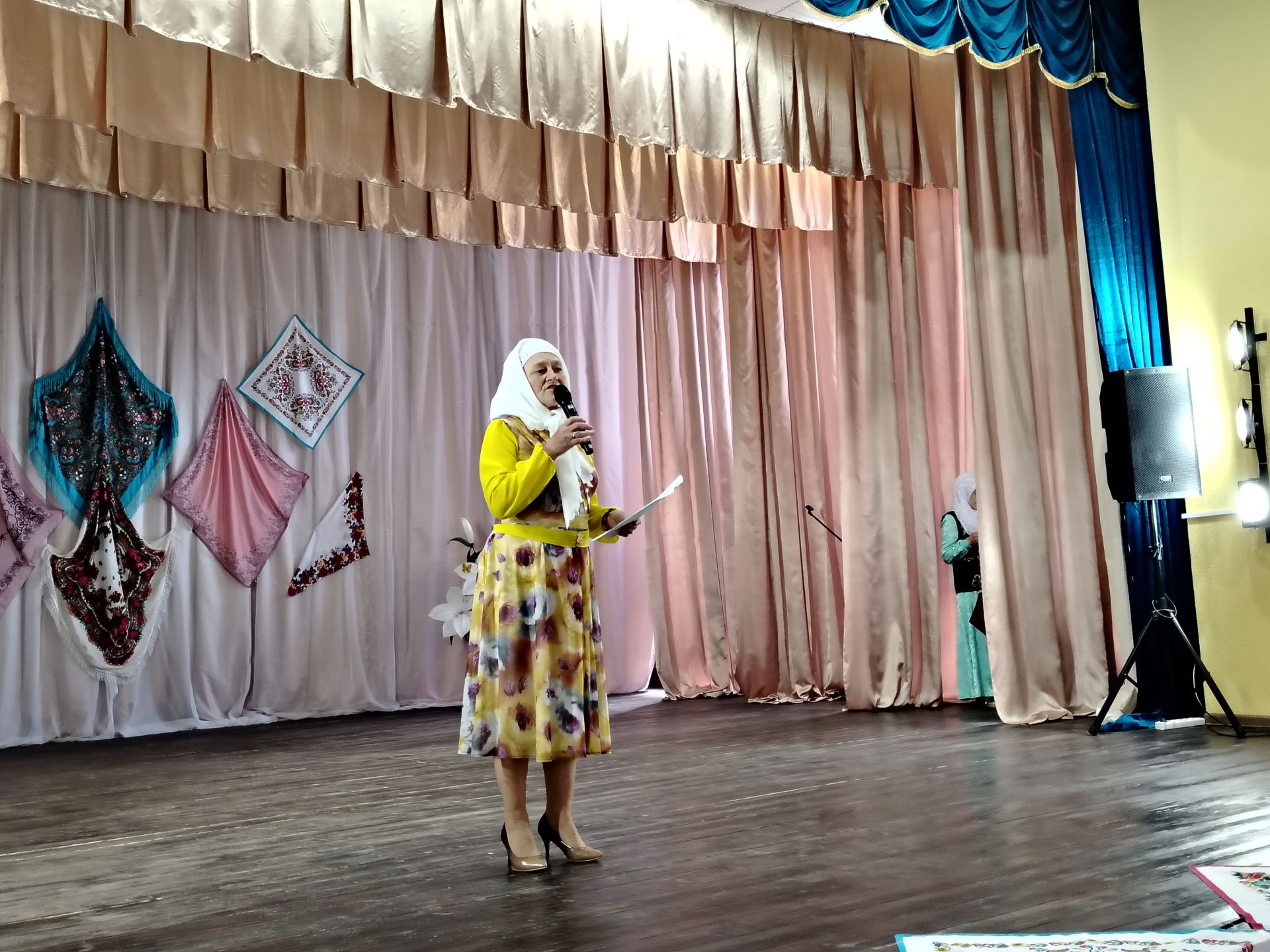 Куакбаш авылында милли-дини үзенчәлекләрне саклау юнәлешендәге “Яулык фазыйләте” чарасы тирә-күрше авыллардагы ак яулыклы апаларны да җыйды