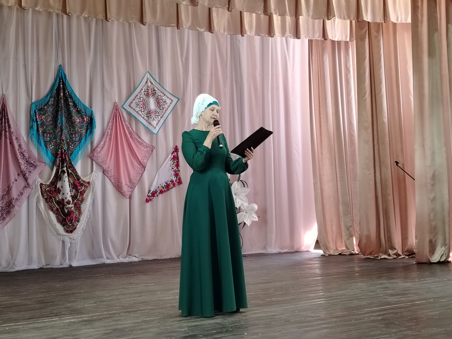 Куакбаш авылында милли-дини үзенчәлекләрне саклау юнәлешендәге “Яулык фазыйләте” чарасы тирә-күрше авыллардагы ак яулыклы апаларны да җыйды