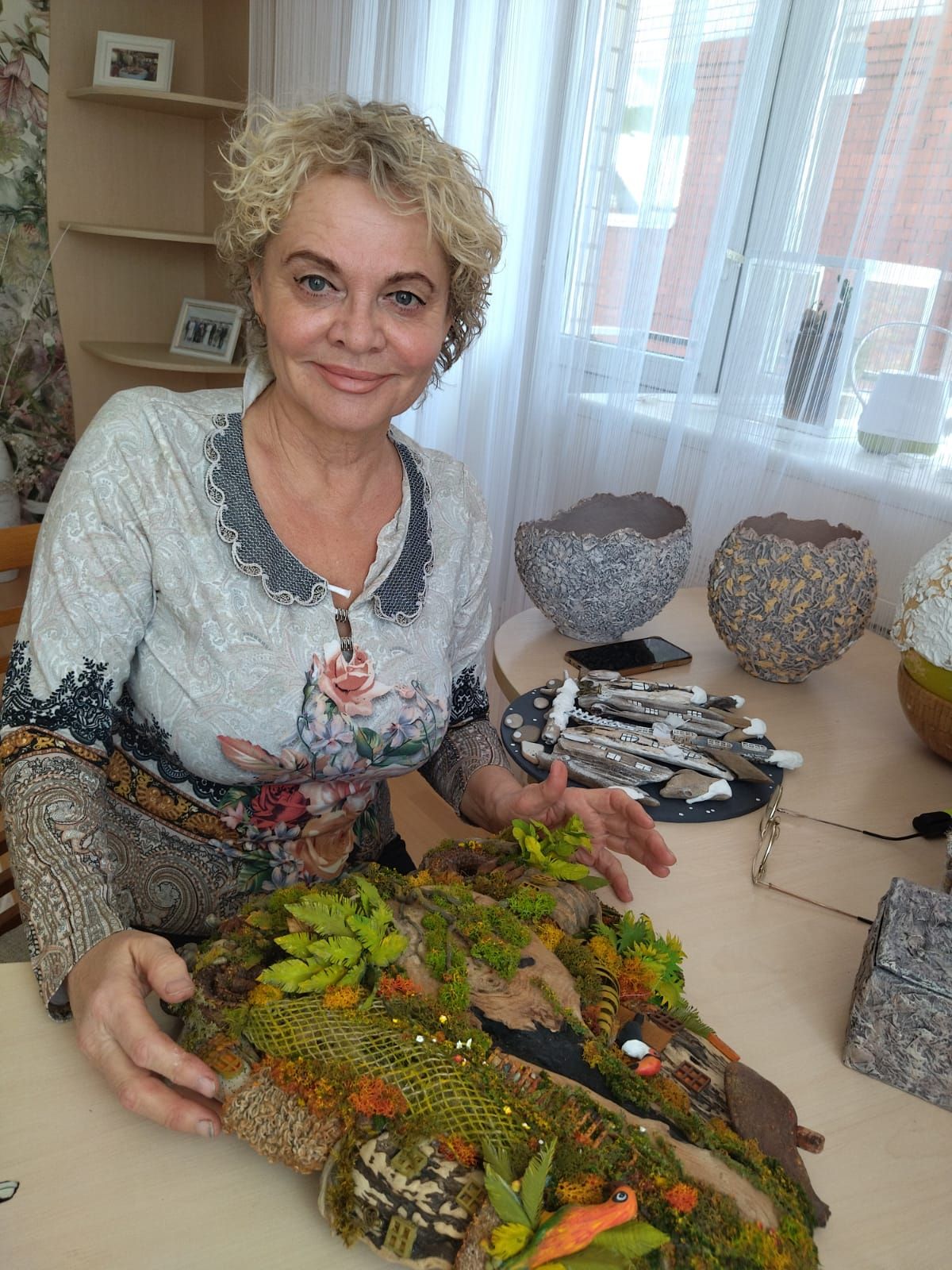 Лениногорскида яшәүче сәнгатьнең күп төрләрен яратучы Айсылу Абдуллина дрифтвуд паннолар ясау белән мәшгуль