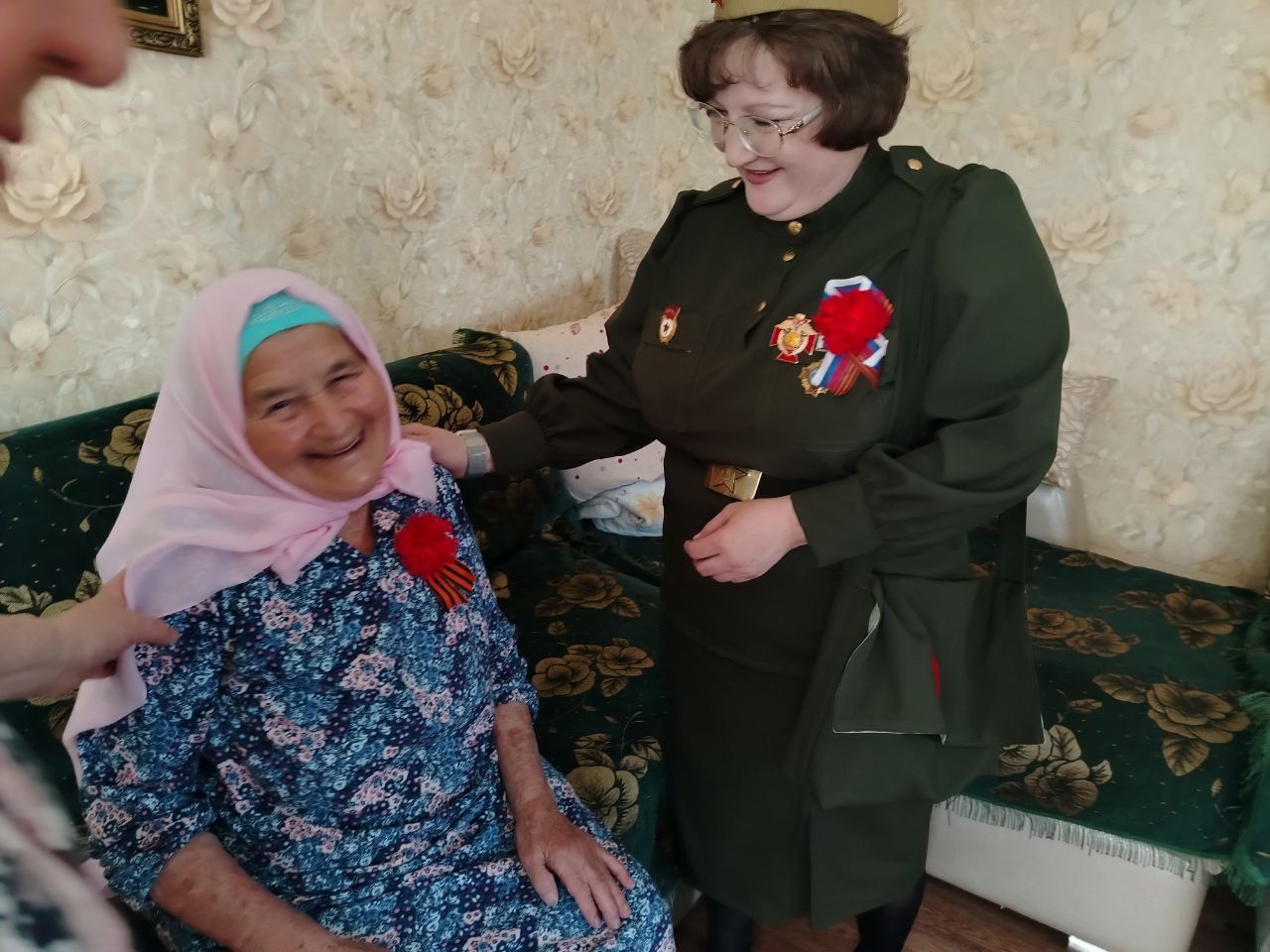 Зәй-Каратай авылында узган «Георгий тасмасы» акциясендә тыл хезмәтчәннәре, Ватан сугышы ветераннарының тол хатыннары катнашты