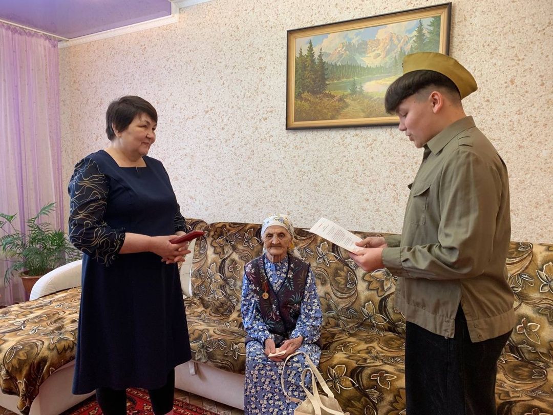 Иске Шөгер авыл җирлегендә тыл ветераннарына бүләкләр тапшырдылар