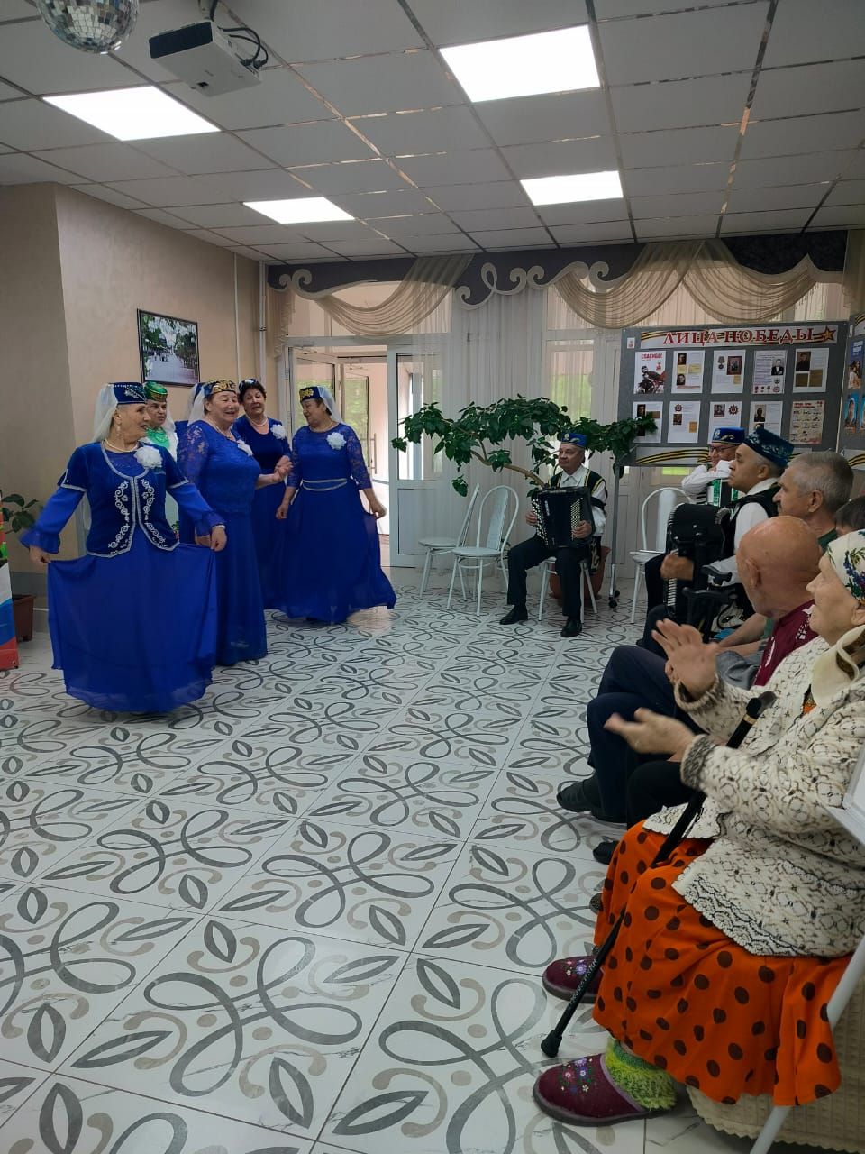 Лениногорск картлар һәм инвалидлар интернат-йортында яшәүчеләрне Сабантуй бәйгеләре сәламәт һәм актив тормышка рухландыра