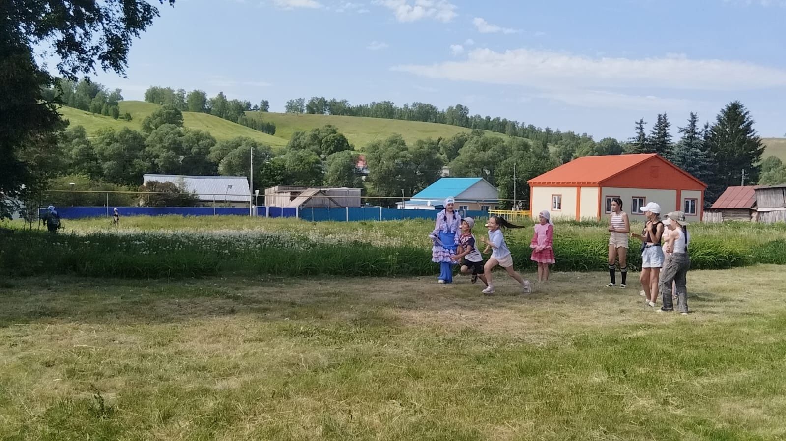 Халыкара балаларны яклау көнендә Мөэмин-Каратайда балалар өчен Сабантуй үткәргәннәр