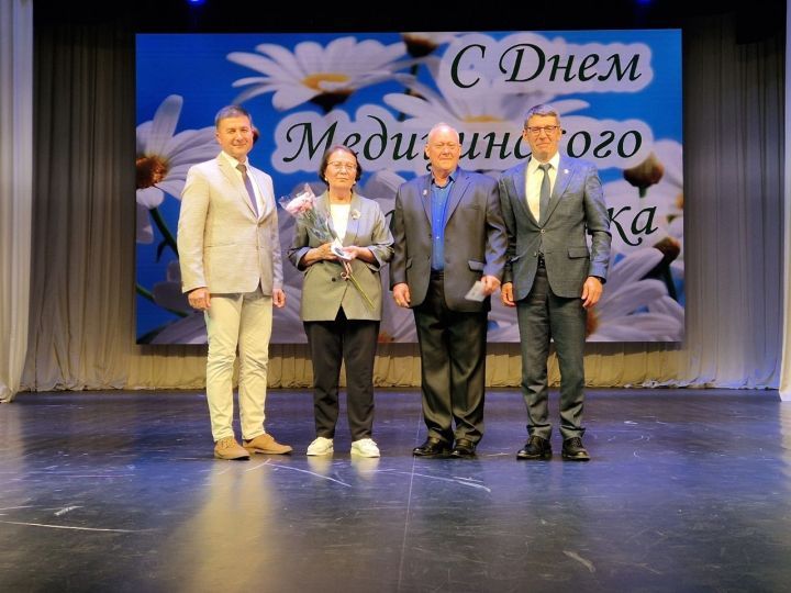 Лениногорскиның ике табибы “Сәламәтлек саклау отличнигы” мактаулы исеме алды