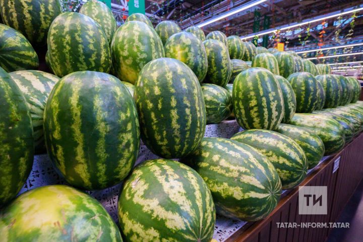 «Карбыз ашар өчен августны көтмиләр»: сатып алганда нәрсәләргә игьтибар итәргә?