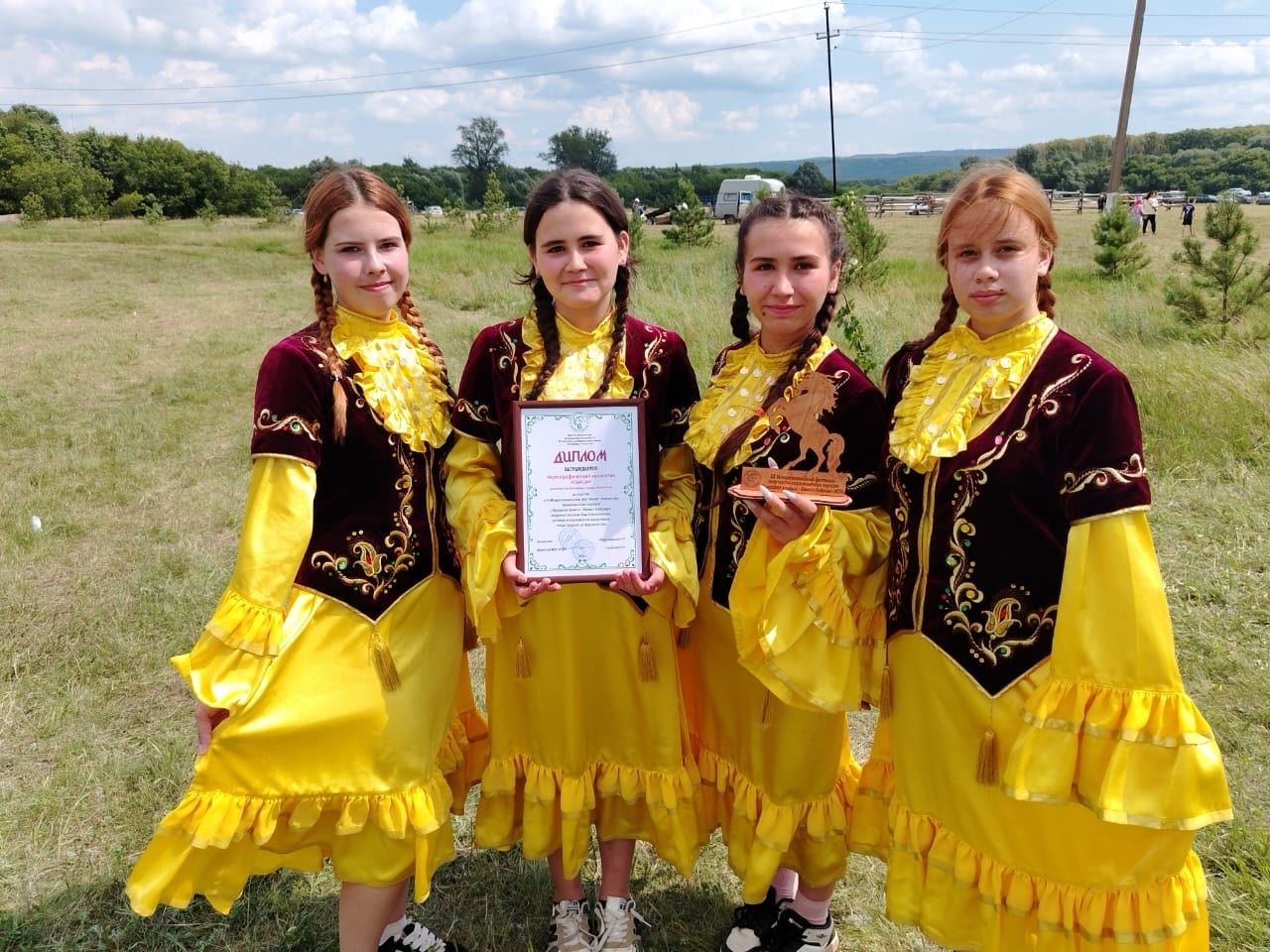 Кирлегәчтән - «Ихлас», Сарабикколдан - «Ләйсән» коллективлары «Кымыз» бәйрәмендә булды