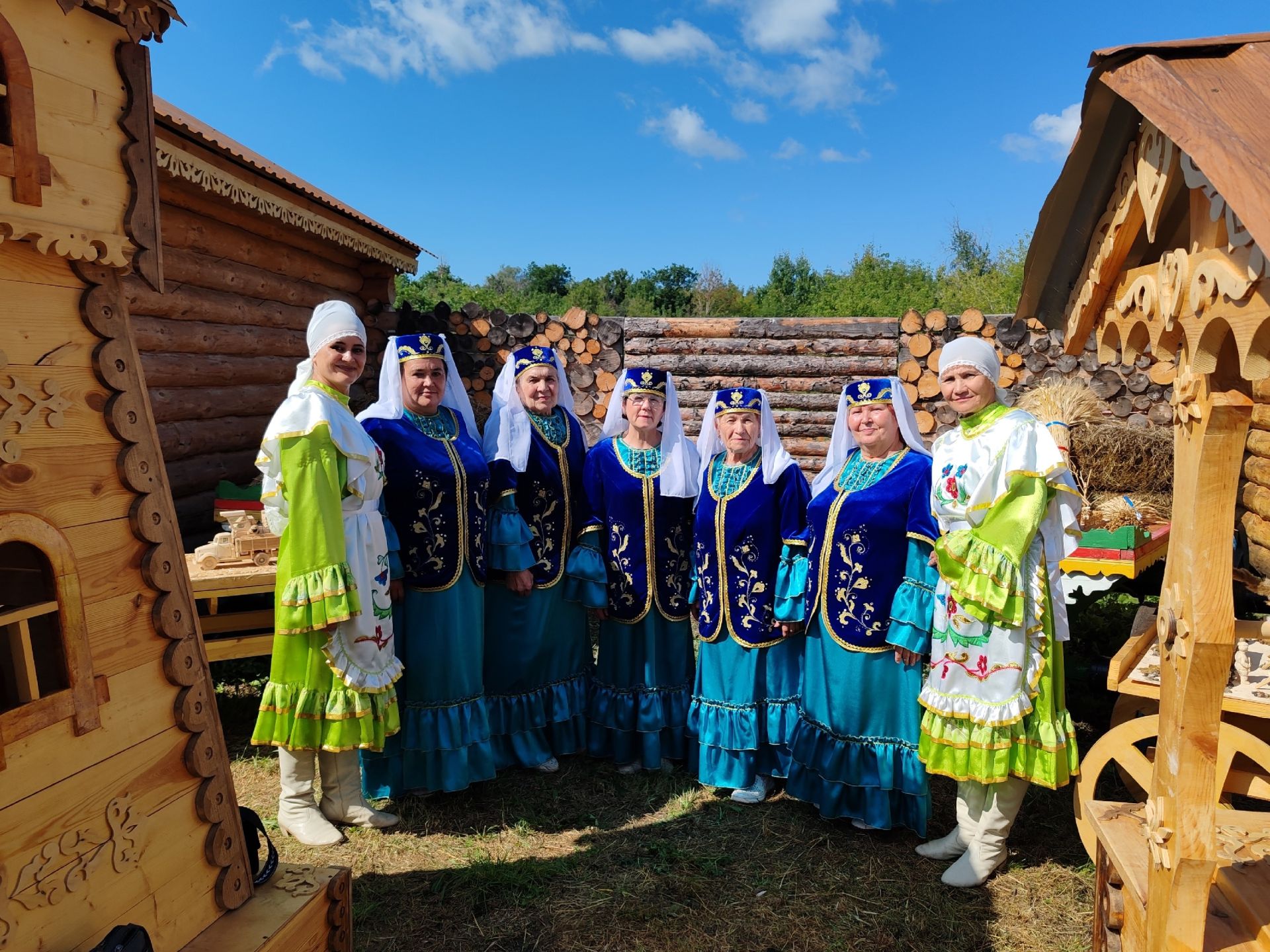 Лениногорск районының фольклор коллективлары Чирмешәндә, суган бәйрәмендә булды