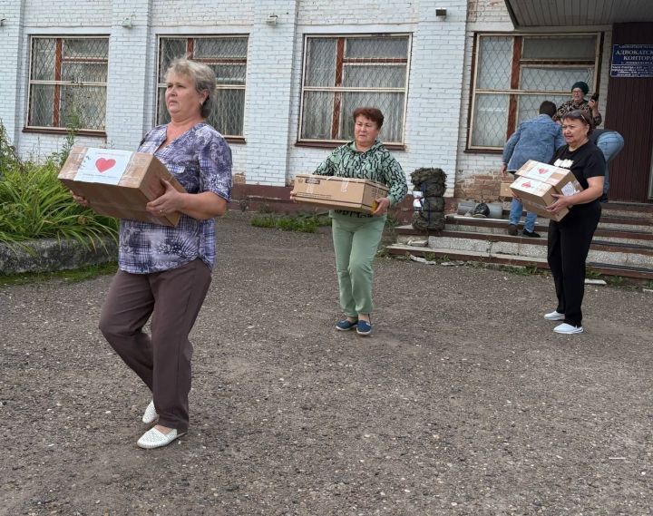 Лениногорскидагы «С любовью и молитвами» волонтерлар төркеме МХО зонасына 68нче гуманитар йөкне җибәрде