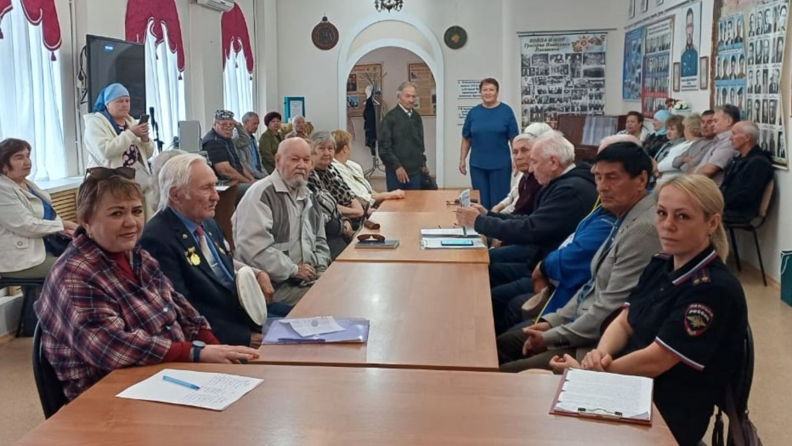 Лениногорск Ветераннар советында полиция вәкиле олы буын белән очрашты