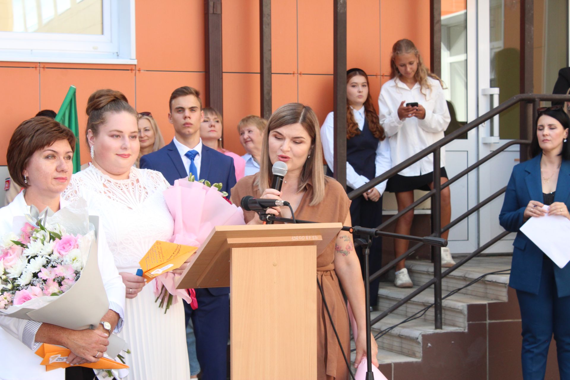 Лениногорскиның 2нче мәктәбе 75 еллык юбилеен билгеләп үтте (+фотолар)