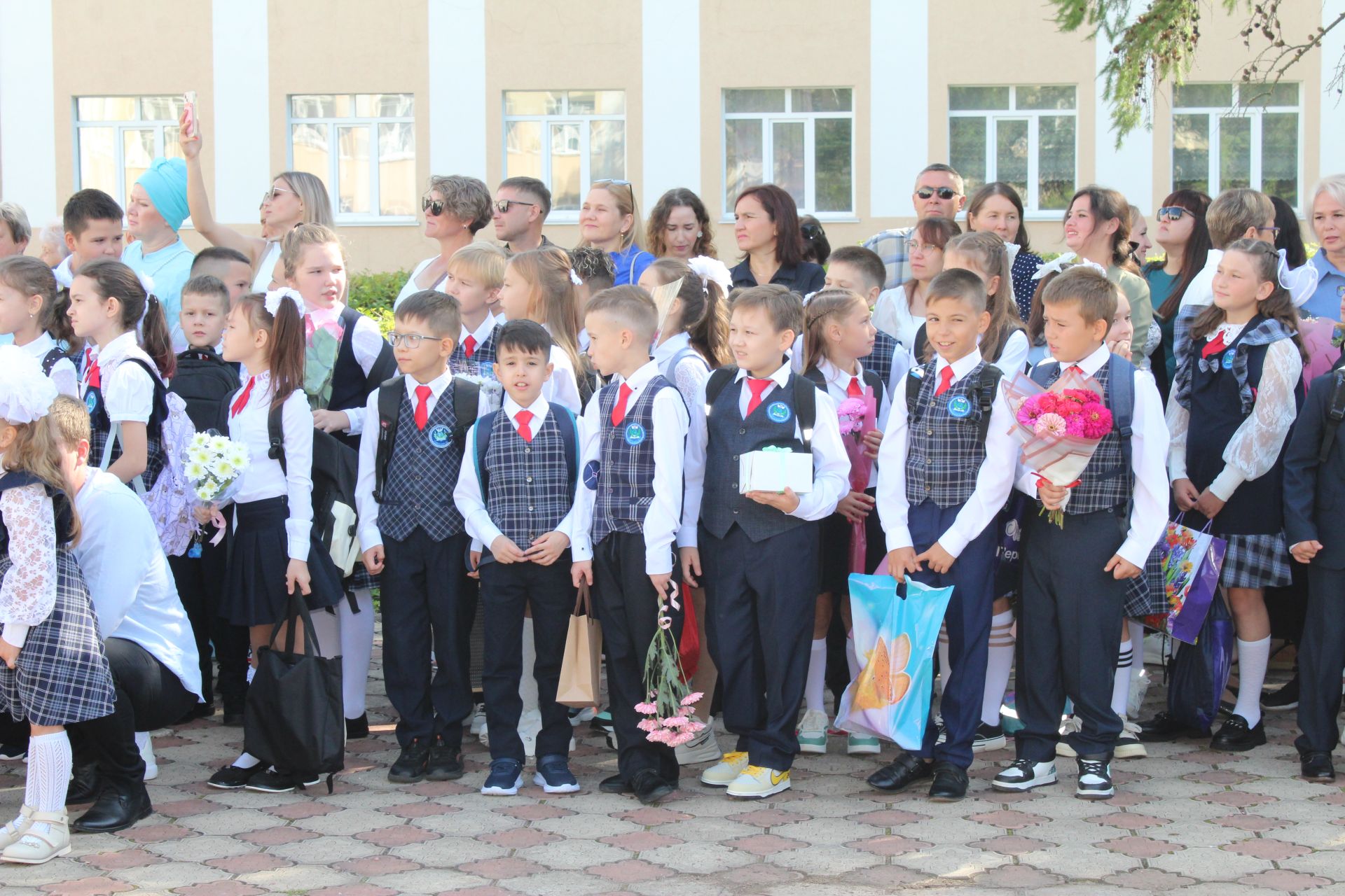 Лениногорскиның 11нче гимназиядә узган Белем бәйрәменнән фоторепортаж