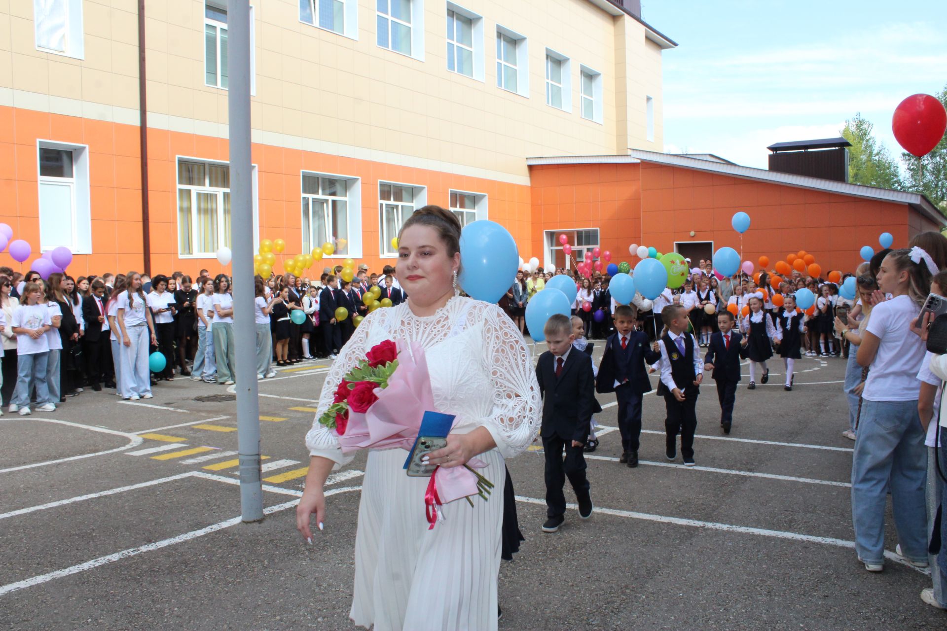 Лениногорскиның 2нче мәктәбе 75 еллык юбилеен билгеләп үтте (+фотолар)