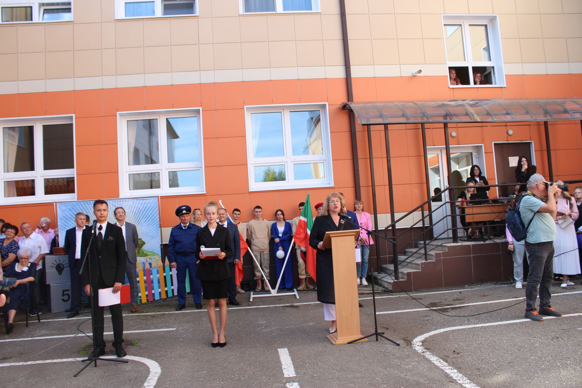 Лениногорскиның 2нче мәктәбе 75 еллык юбилеен билгеләп үтте (+фотолар)