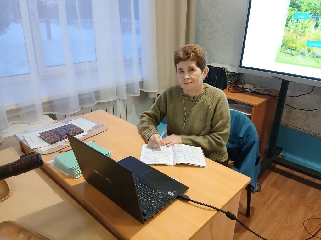 Шөгер мәктәбе укытучысы Резидә Хәертдинова - 45 ел дәвамында көндәлек тырыш, эзлекле хезмәт юлында