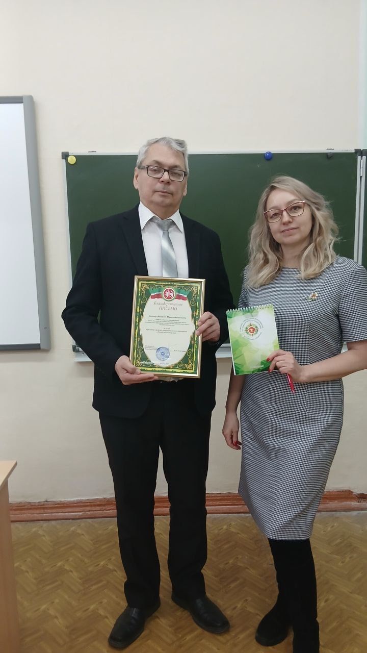 Тимәш мәктәбе педагогы кулланучылар белем бирү системасын үстерүгә керткән өлеше өчен Рәхмәт хаты белән бүләкләнде