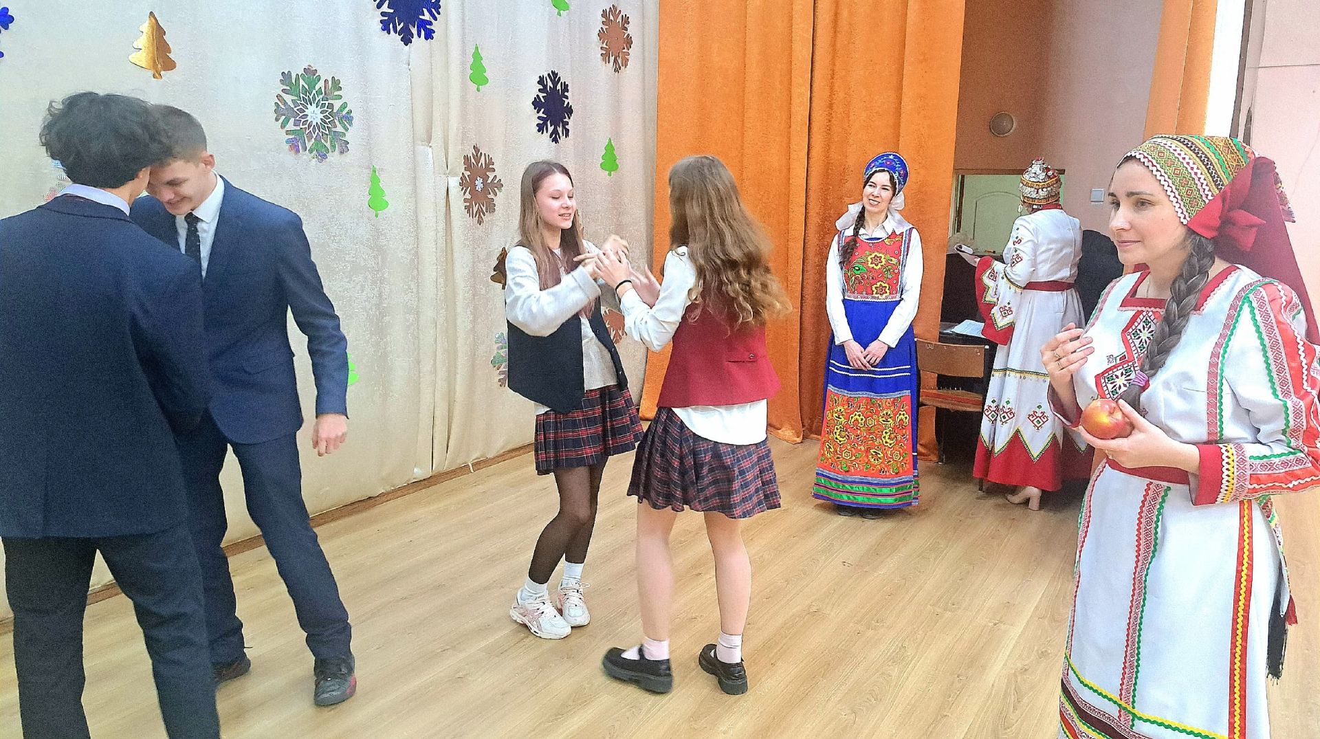 Лениногорск укучыларына «Халыклар дуслыгы – мәдәниятләр дуслыгы» әдәби-этнография экскурсия уздырдылар