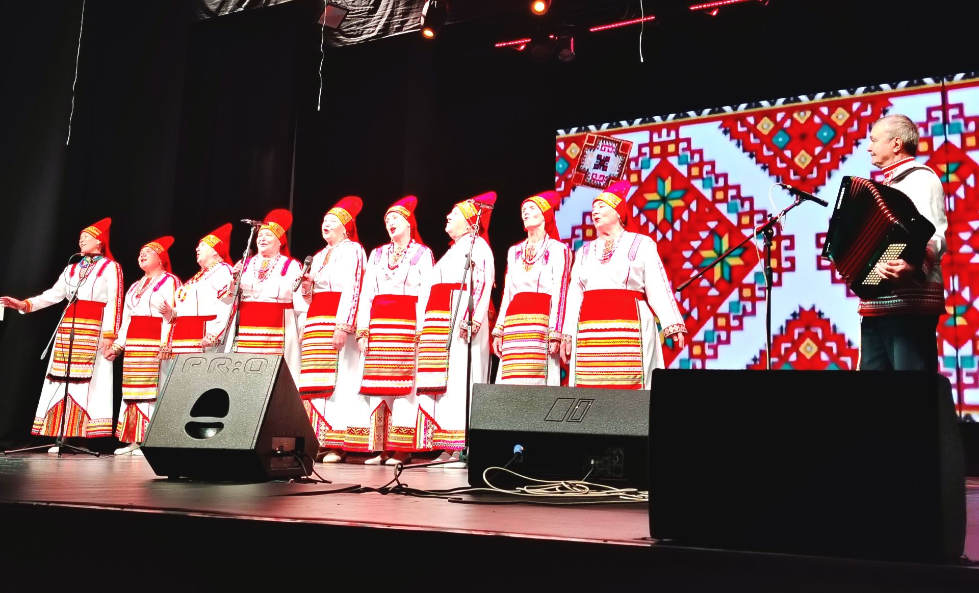 Лениногорск Мәдәният сараенда өлкәннәрне котладылар