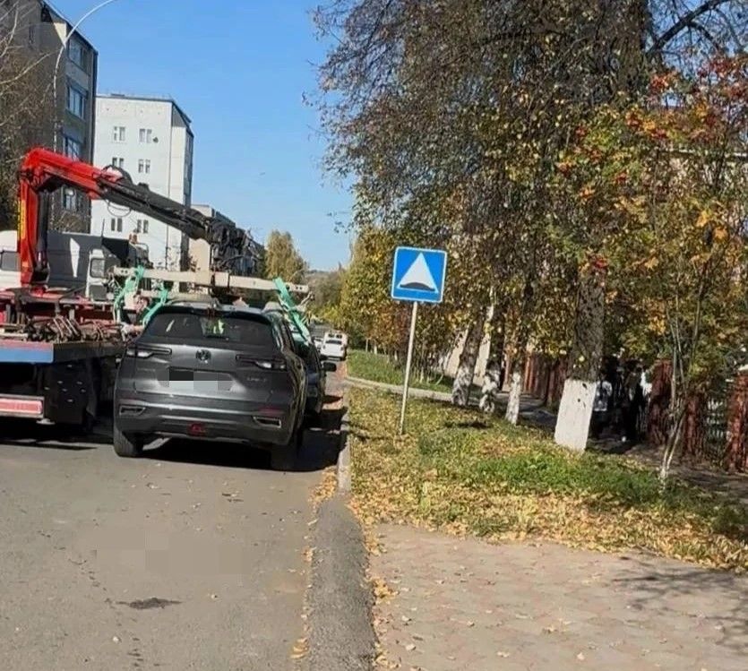 Лениногорскида транспорт чараларын парковкалау буенча рейд узды