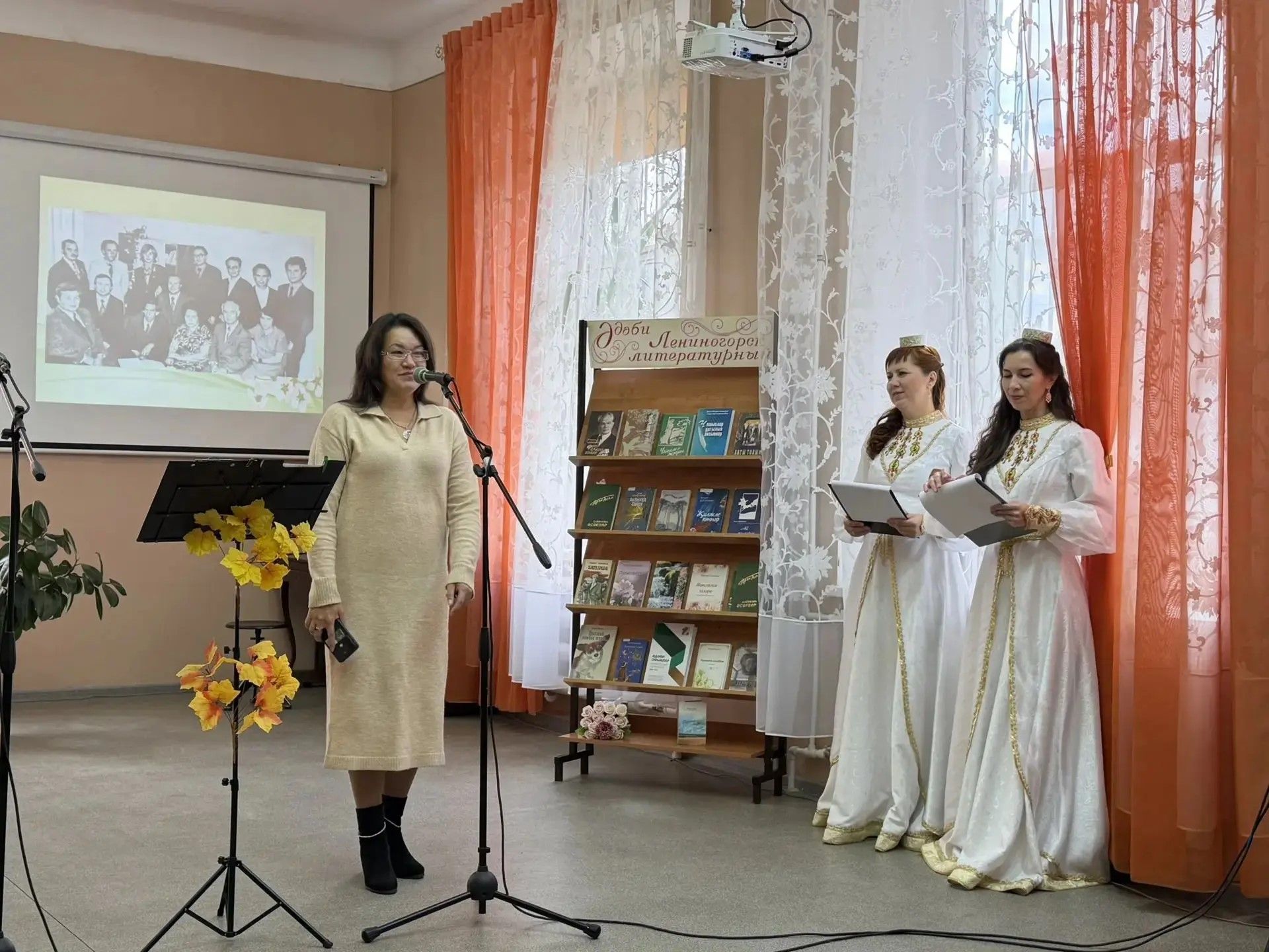 «Алтын көзләр туган ягымда»: Үзәк китапханәдә шигърият кичәсе