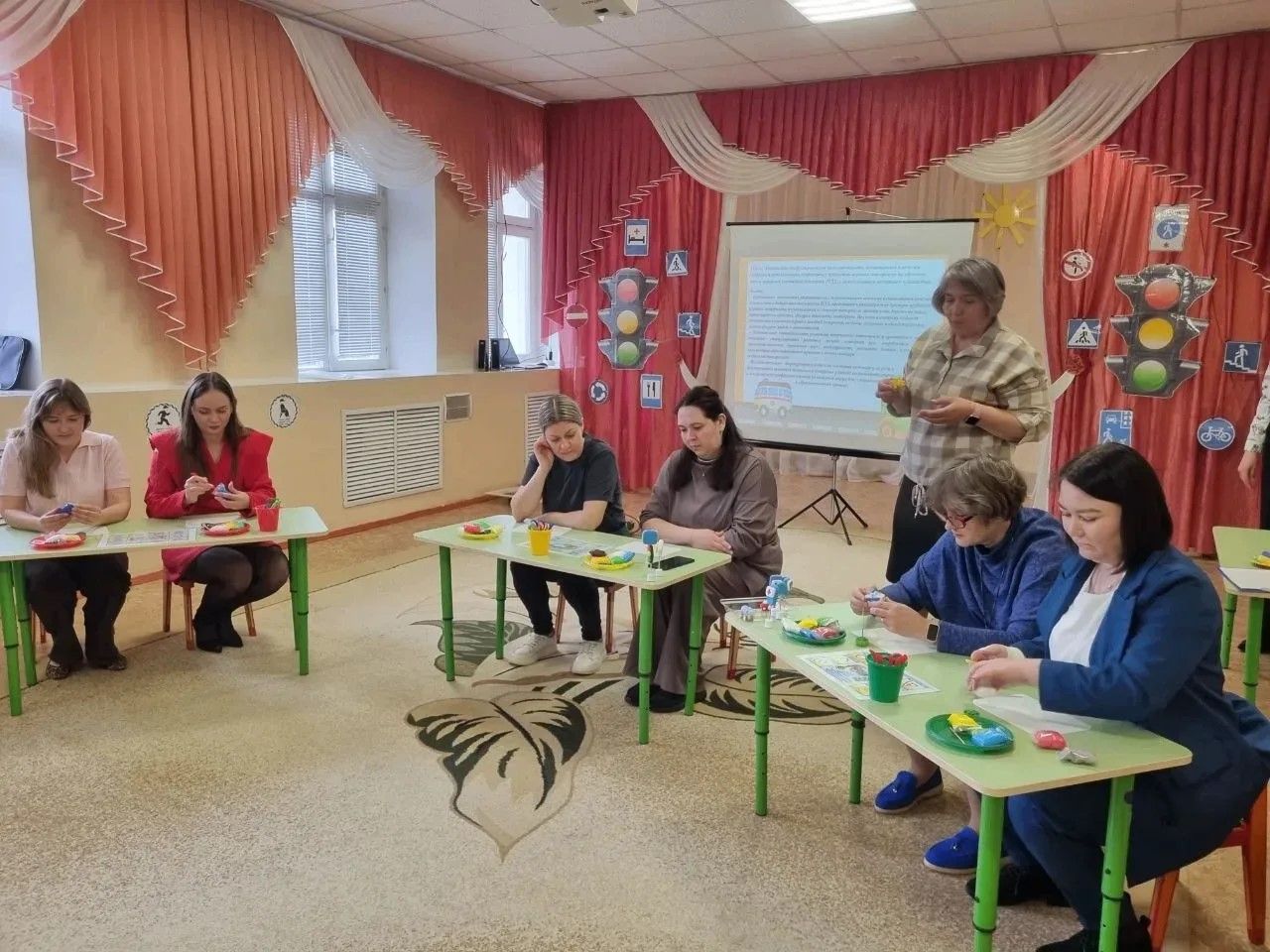Лениногорскида балаларның юлларда җәрәхәтләнүләрен булдырмау өчен алдынгы алымнарны куллану турында сөйләштеләр