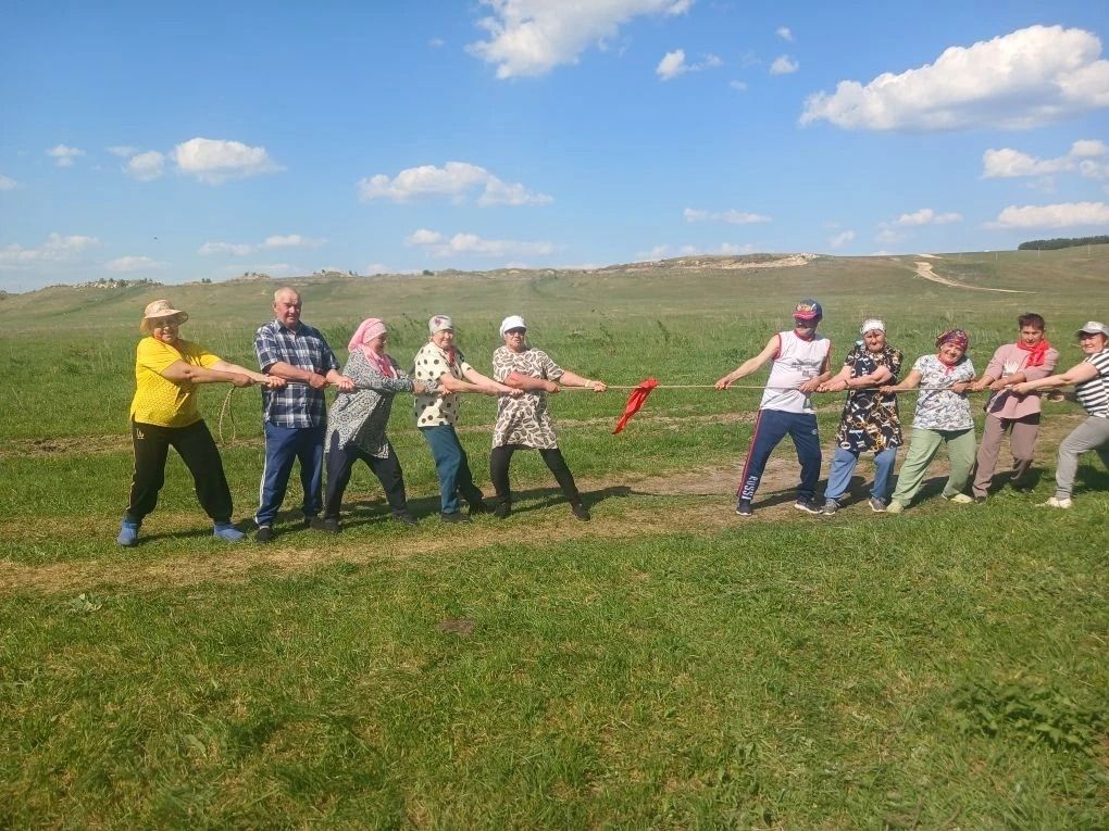 Кирлегәч авылында күңелле итеп Пионерия көнен билгеләп үткәннәр (+фотолар)