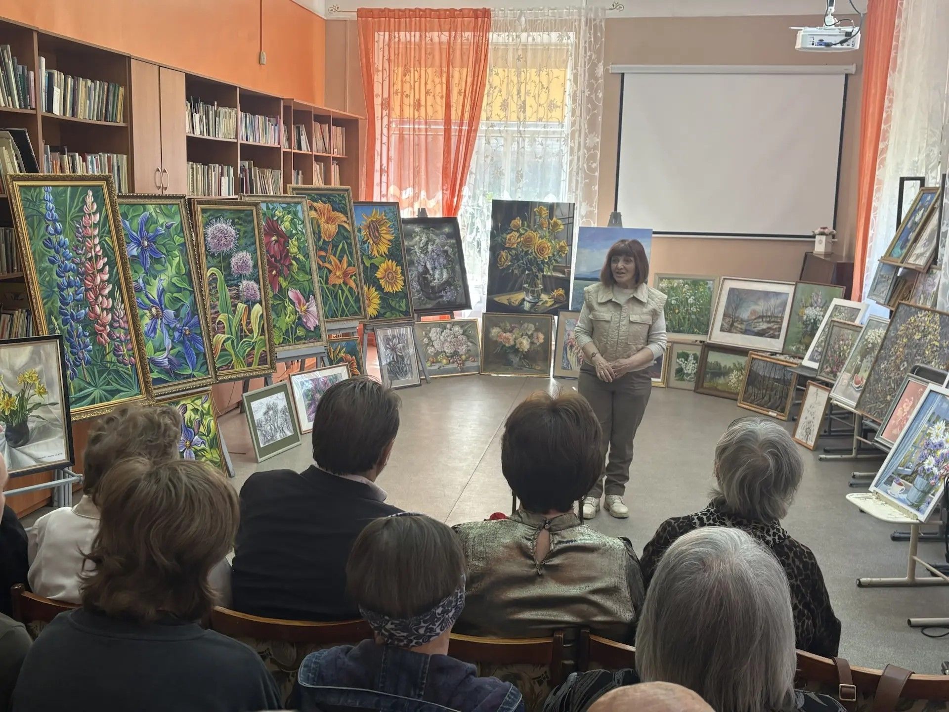 Лениногорскиның үзәк китапханәсендә «Чәчәкле май» күргәзмәсе ачылды