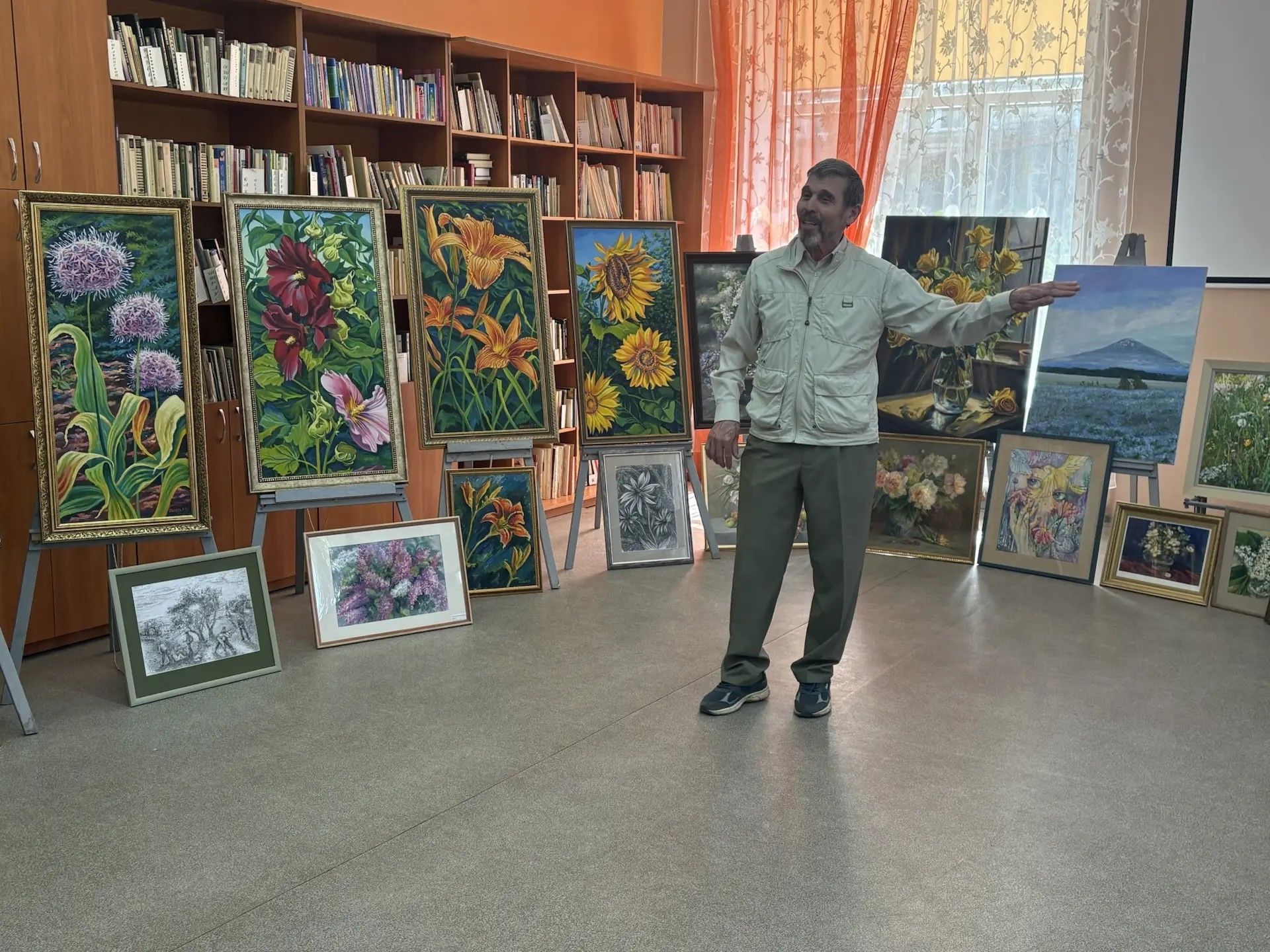 Лениногорскиның үзәк китапханәсендә «Чәчәкле май» күргәзмәсе ачылды