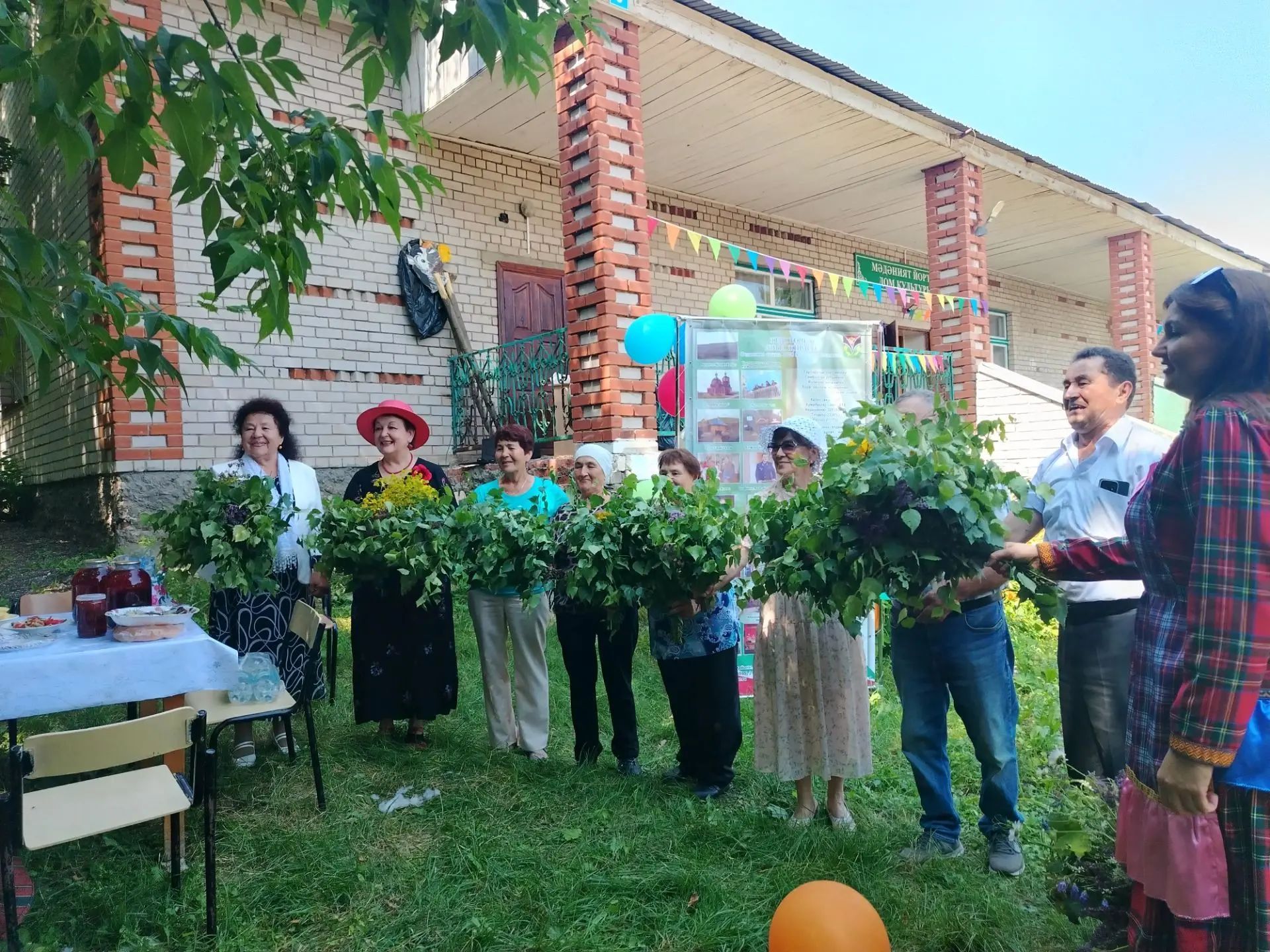 Питрау: җәй, чәчәкләр, такмаклар бәйрәме - Федотовка авылында Питрауны билгеләп үттеләр (+ бик күп фотолар)